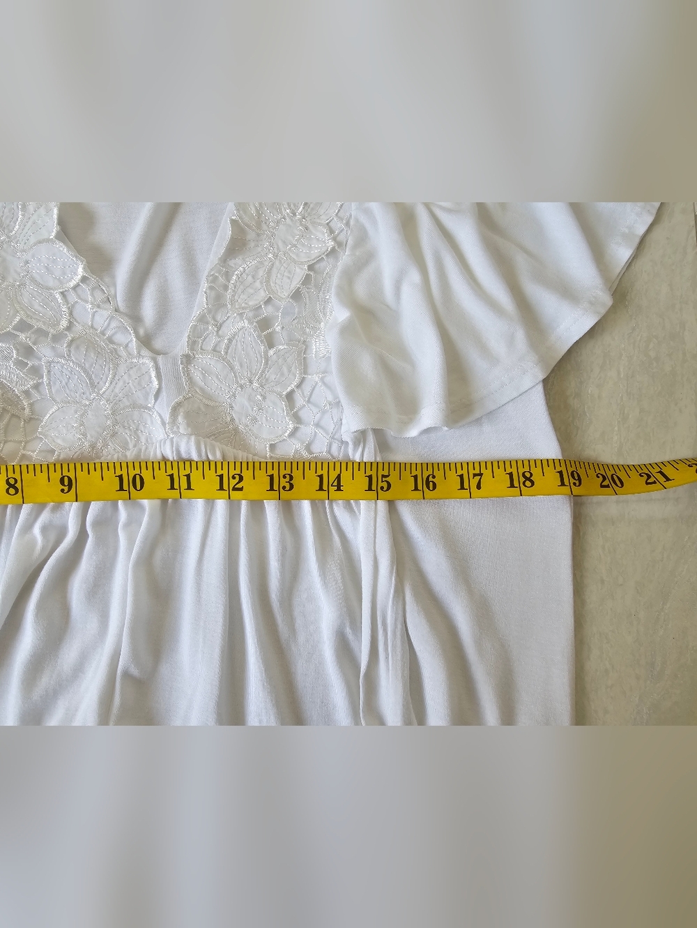 H&M white lace trimmed stretch jersey dress with flutter sleeves - Picture 14 of 16